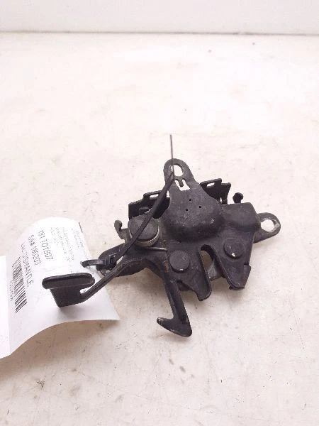 03 04 05 06 07 08 Cierre capó Toyota Corolla  Foto 1 de 4