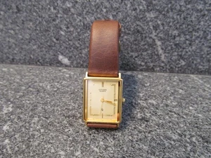 Reloj Pulsera Citizen CQ Hombre 2810-942027 SMW Correa Cuero Marrón Tono Dorado De Colección - Imagen 1 de 6