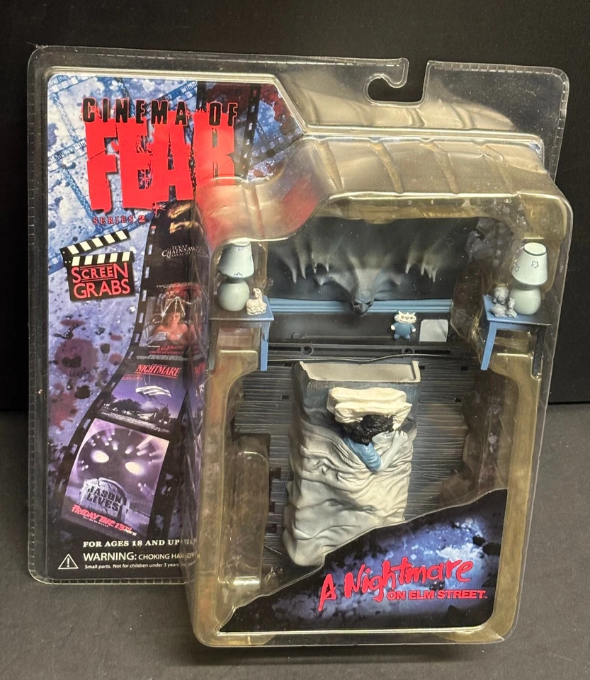 Figura Mezco Toyz Pesadilla en Elm Street Color Limitado Cinema of Fear Series Foto 1 de 4