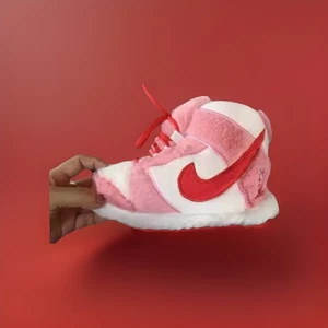 - Neu Nike Dunk Nike Air Jordan kleine Kinder Hausschuhe flauschig Kleinkinder Alter 3-10 - Bild 1 von 1