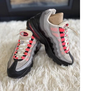 Nike Air Max 95 GS Zapatos para Correr Gris Rosa Negro Juvenil Mujer 7 Tenis - Imagen 1 de 7