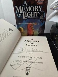 Brandon Sanderson SIGNED ~ Memory of Light ~ Robert Jordan 1st/1st edition RARE - Picture 1 of 10
