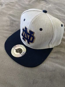 VINTAGE Notre Dame Fighting Irish Classic ND Logo Mütze Kappe Denim grau & blau NEU - Bild 1 von 5
