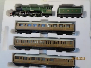 HORNBY OO GAUGE TRAIN SET "FLYING SCOTSMAN" 2 Rail Boxed - Picture 1 of 12