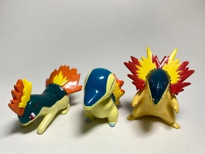 Cyndaquil, Quilava, Typhlosion A.2 (H1,3"-1,8") Pokemon Monster Tomy Figur Spielzeug. - Bild 1 von 6