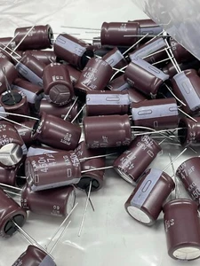 10 Stück Kappe Elektrolyt 47uF 450V 20% (18 x 25mm) Radial 105C EKXG451ELL470MM25S - Bild 1 von 2