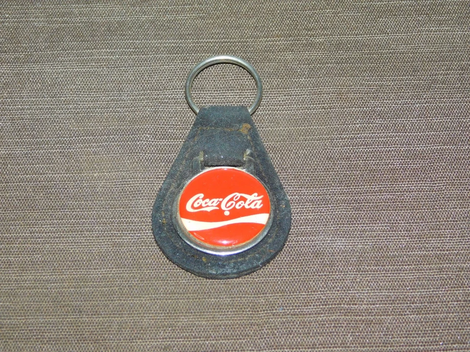 VINTAGE COCA COLA KEYCHAIN KEY CHAIN - Image 1 of 4