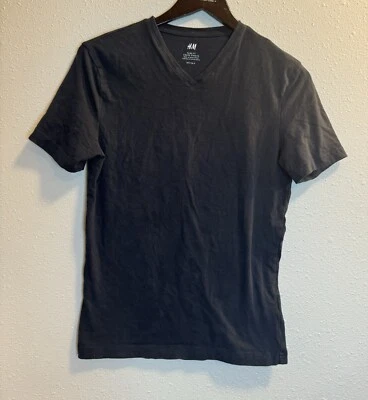 Camiseta negra de algodón con cuello en V de H&M para hombre Foto 1 de 3