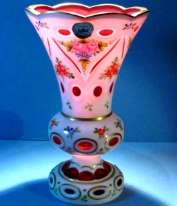 EGERMANN MOSER LARGE VASE CZECH BOHEMIA WHITE OVERLAY CUT TO RED / PINK GLASS - Picture 1 of 13