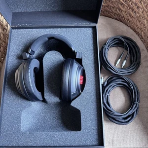 Sennheiser HD 820 Auriculares Sobre la Oreja Cerrados de Alta Resolución - Negros, Gama Alta - Imagen 1 de 14
