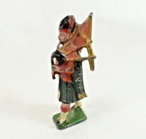 ANCIEN SOLDAT DE PLOMB PEINT ECOSSAIS CORNEMUSE CBG MIGNOT LUCOTE 6.5 CM XXe - Picture 1 of 4
