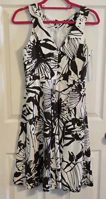 Eliza J New York Black White Floral Fit & Flare Dress Sleeveless V-Neck Size 2 - Image 1 of 4