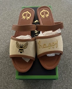 Sandalias C. Wonder "Bee Happy" To Bee Talla 7.5 Nuevas En Caja - Imagen 1 de 5