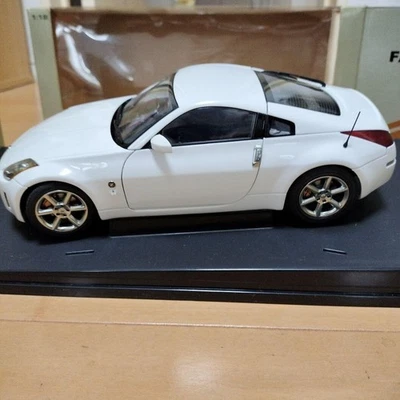 Voiture miniature Nissan Fairlady Z 350Z blanche échelle 1/18 moulée sous... - Photo 1/4