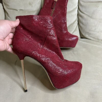 Botín Alice + Olivia Rojo Ludlow 38 de Stacey Bendet Foto 1 de 4