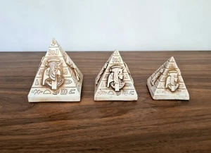 Authentic Egyptian Charm: Set of 3 Giza Pyramids Embellished with Pharaonic Art - Bild 1 von 8