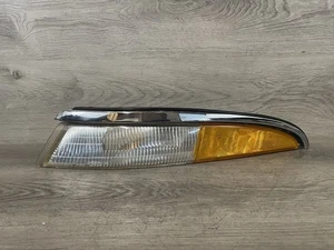 93-96 Lincoln Mark VIII Left Driver Side Turn Signal Corner Light Lamp - Picture 1 of 11