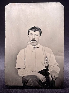 RARE 1/6 PLATE TINTYPE - GENTLEMAN SMOKING HIS CLAY PIPE - A TRUE TOBACCO LOVER - Picture 1 of 2