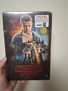 NEW Stranger Things Season 1 Collector Edition Blu-Ray DVD Poster Target Edition - Foto 1 di 3