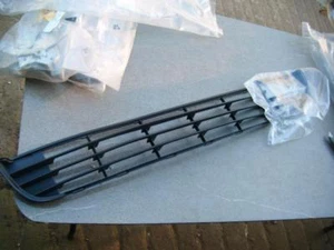 Originale Renault Clio 2001-05 Griglia paraurti anteriore portellone 3/5 porte 7701208105 - Foto 1 di 1