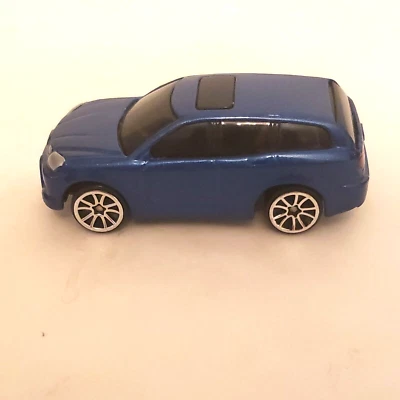 MotorMax 1:64 Diecast SUV azul suelto Foto 1 de 4