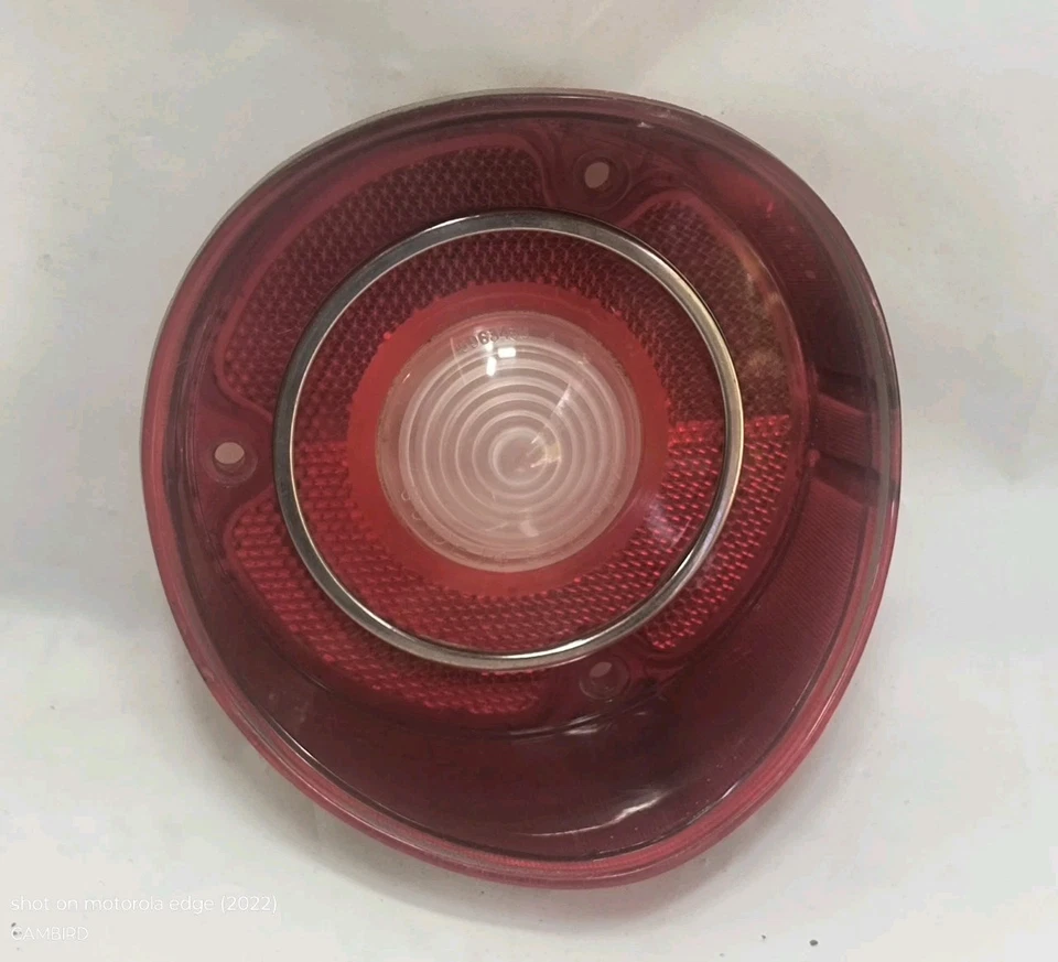 71-72 CHEVELLE SS OEM LH DRIVER o RH PASAJERO LADO LUZ TRASERA CENTRAL 5963436-4 Foto 1 de 4