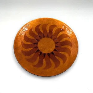 Piatto artistico smaltato metà secolo 9 pollici David Leshner Sunburst arancione rosso California - Foto 1 di 5