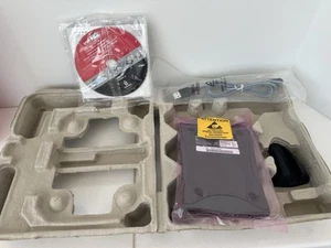 IOMEGA ZIP 250 USB EXTERNAL DISK DRIVE IN BOX WITH MANUAL AND SOFTWARE - Photo 1/9