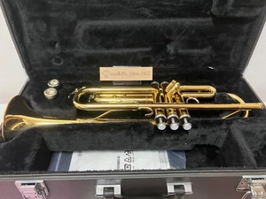 Yamaha YTR-2330 Bb Trumpet with Mouthpiece W/Case Gold Brass Trumpet From Japan - Picture 1 of 24