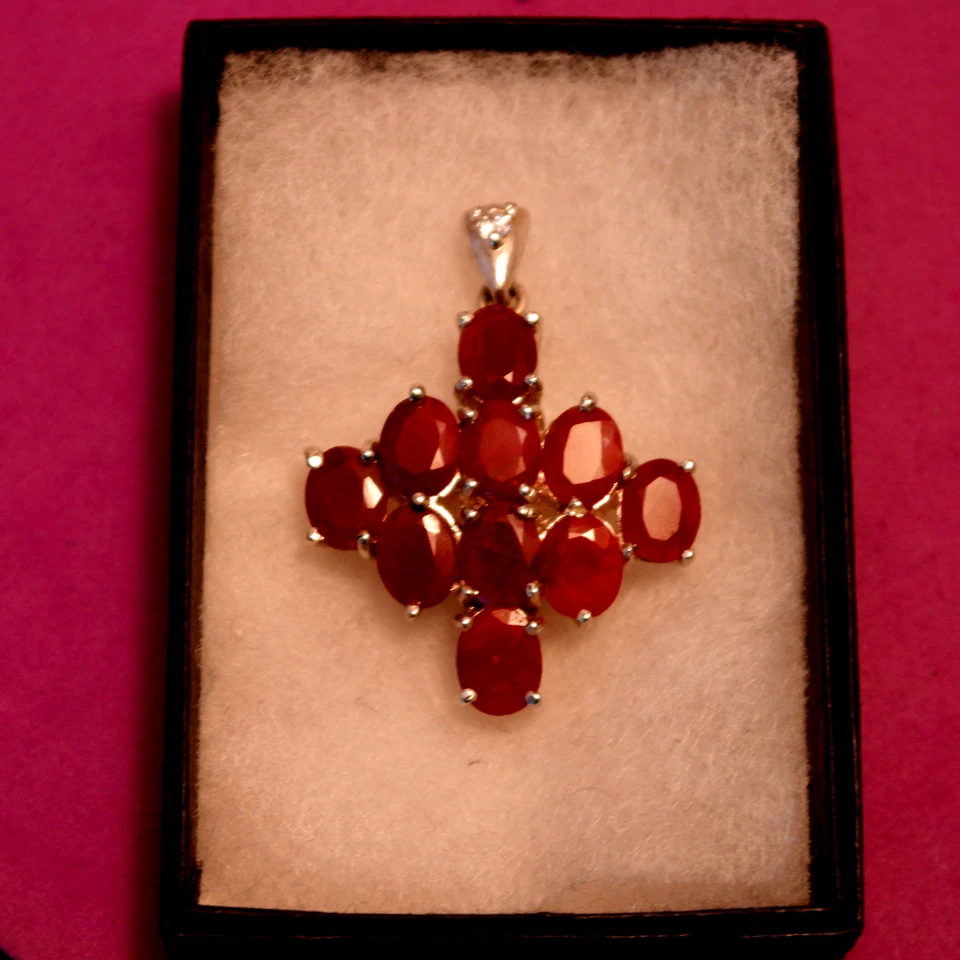 Magnífico Colgante de Plata 925 con 10 Rubí Facetado 4,5 x 3,5 de Ancho en Caja de Regalo  Foto 1 de 4