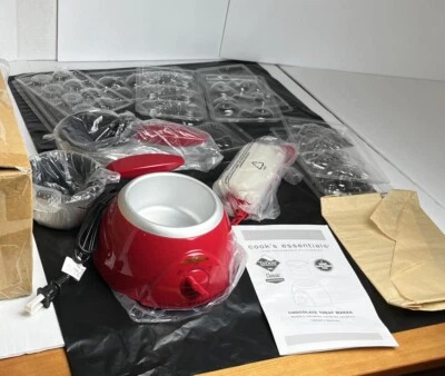 Olla para fondue Cook's Essentials para hacer golosinas de chocolate con olla extra, moldes, utensilios Foto 1 de 4