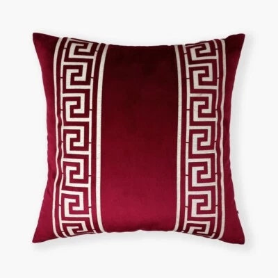 Almohada decorativa con adornos griegos dorados Meandros | Cojín hecho a mano para decoración del hogar Foto 1 de 3