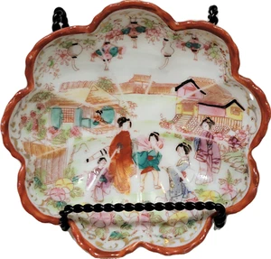 Kutani Geisha Lotus Nut Bowl Red Trim The Elegant Garden and Family Lotus 5" - Picture 1 of 1