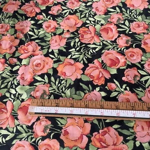 Tela de jardín rosa floral flor rosa 100 % algodón por media yarda Laura Heine - Imagen 1 de 5
