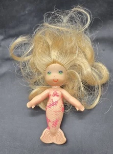 Muñeca vintage Sea Wees Sandy Mermaid cabello rubio rosa 1979 Kenner - Imagen 1 de 4