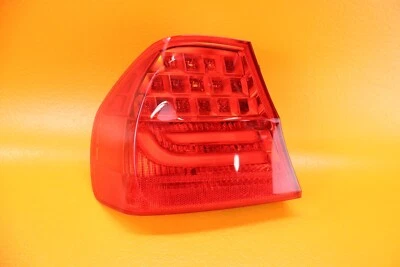 Lanterna traseira lateral para driver BMW E90 M3 2008 - 2013 - Imagem 1 de 4