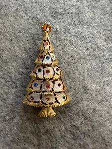 VTG. MULTI-COLORED RHINESTONE & MATTE GOLD TONE CHRISTMAS TREE BROOCH - Picture 1 of 4