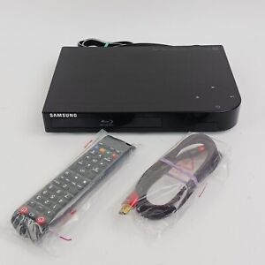 SAMSUNG  Black 1080p BLU-RAY / DVD Player With Remote Control Model BD-FM51