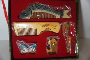 Gong Shu Ming Bi Wooden Comb Set of 5 Multicolor Hand Painted With Box Geisha Ch - Picture 1 of 12