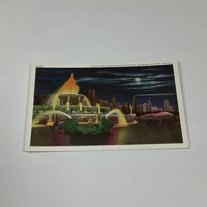 Vintage Night View Buckingham Fountain Chicago Skyline Lithograph Postcard - Foto 1 di 2