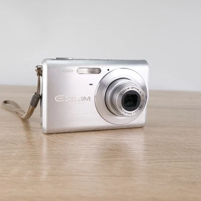 Casio Exilim EX-Z60 6.0MP CCD Compact Digital Camera Silver 3x Zoom Digicam - Image 1 of 4