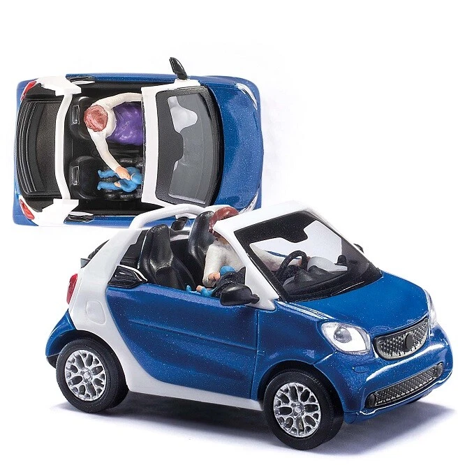 Busch 50779 - 1/87/H0 Smart For2 Cabrio 2015 Fahrerin/Kindersi - Nuovo - Immagine 1 di 1