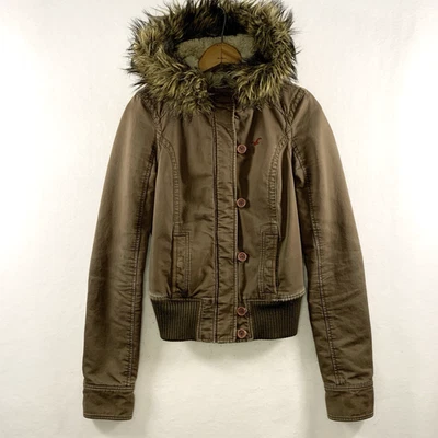 Chaqueta Bomber Y2K 00s Hollister Preppy Mediana Marrón Bella Swan Borde de Piel Sintética Foto 1 de 4