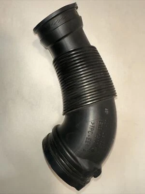 2009-2015 AUDI A5 A4 QUATTRO 2.0L T. ВОЗДУХООЧИСТИТЕЛЬ ВОЗДУХОВОДА ТРУБЧАТЫЙ ШЛАНГ 06H129629J OEM - Изображение 1 из 4