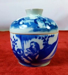OLD CHINESE COVERED BOWL. BLUE AND WHITE GLAZED PORCELAIN. CHINA. END OF XIXTH - Picture 1 of 1