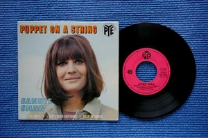SANDIE SHAW / EP VOGUE PNV. 24185 / Recto-Verso-Label 1 / BIEM 1967 ( F ) - Picture 1 of 2