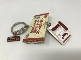 2007 Nintendo Banpresto - History Keychain - Famicom Nes & Controller VERY RARE 