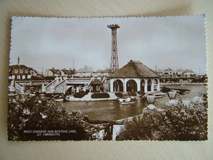 R/P Postkarte FELSENGÄRTEN & BOOTSEE, GT. YARMOUTH. Gebraucht 1958 Standardgröße - Bild 1 von 1