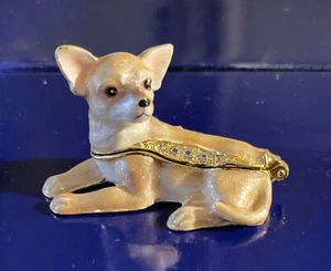 Caja de baratija miniatura descarada Chihuahua con bisagras de peltre Kingspoint - Imagen 1 de 4