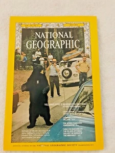 National Geographic May 1972 Yellowstone's Hundredth Birthday Bear - Imagen 1 de 1